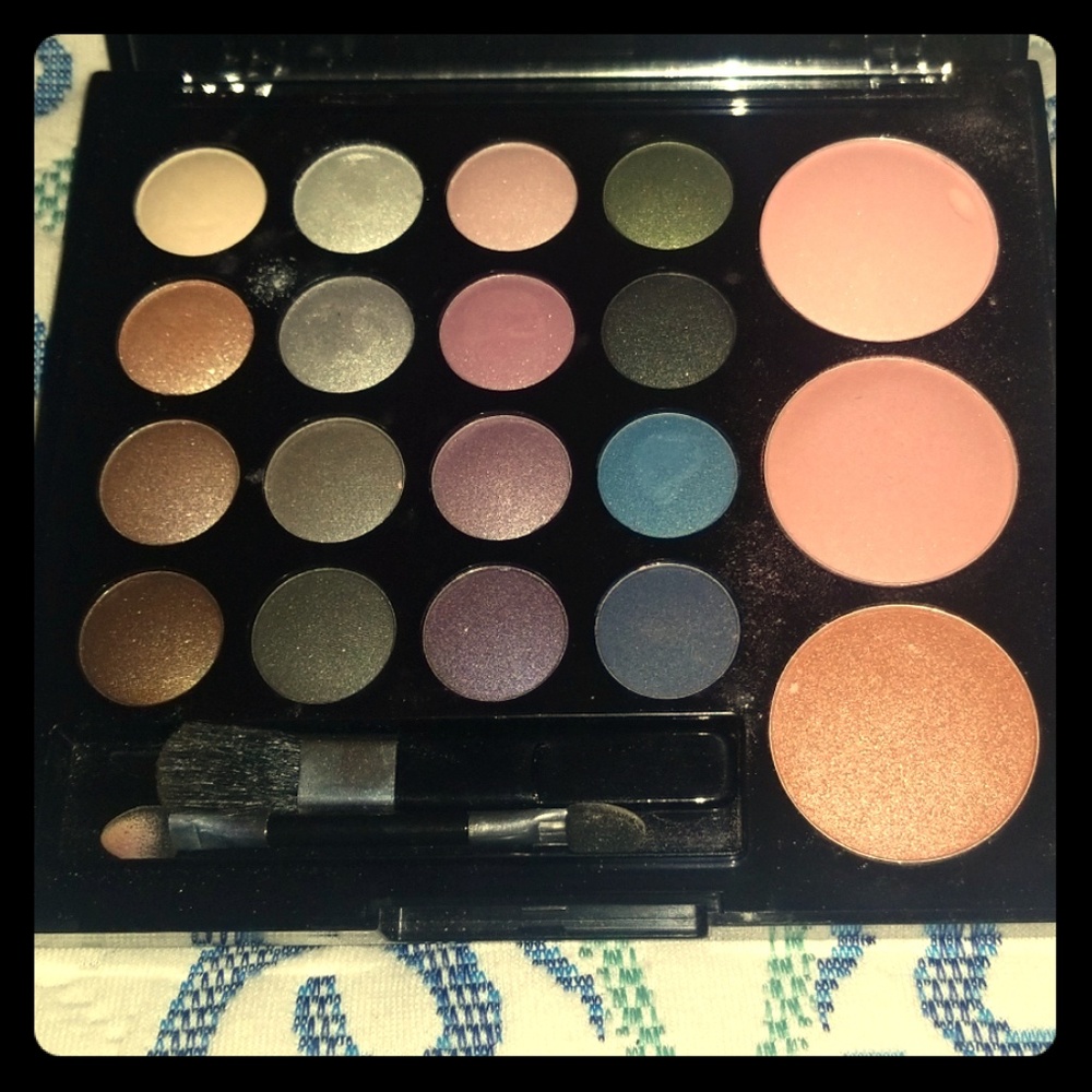 Saks Fifth Avenue Color Traveler